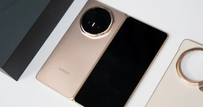 一文看懂折叠屏怎么选！从商务到创作，四款折叠屏帮你对号入座