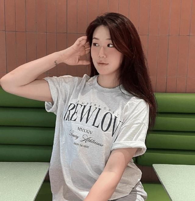 女排美女国手官宣准备退役 29岁就要告别球场 身材不输模特
