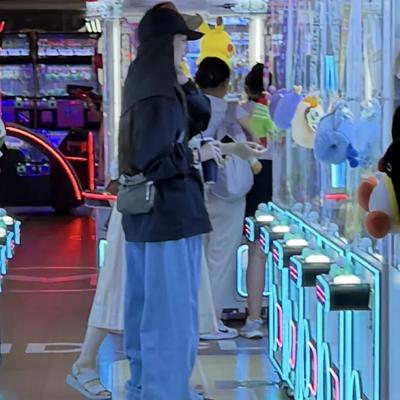 优优时尚穿搭：7月2日，向佐与郭碧婷带孩