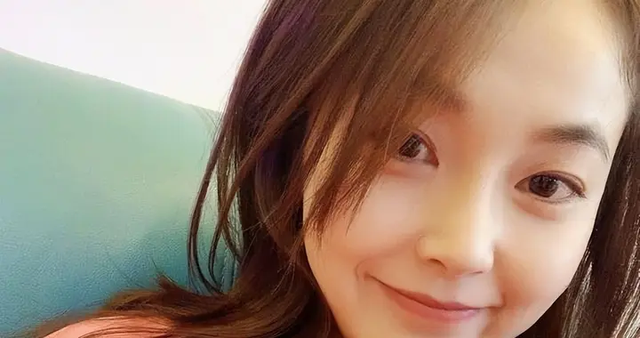 拒认亲父，舅舅就是亲爹，两年接18部剧为母买豪宅，现在她咋样了