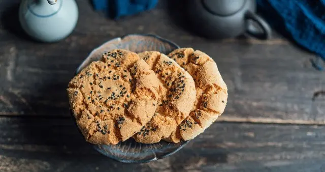 自助餐“饱腹剂”风波：一场关于桃酥与商业心理学的深度解读