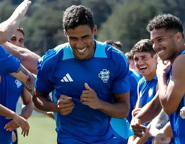 五大联赛最疯狂球队！一年间引援32人全员大洗牌！下赛季剑指欧战