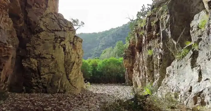 龙山又一深沟走红，颜值堪比5A景区、山险，知道的人却不多