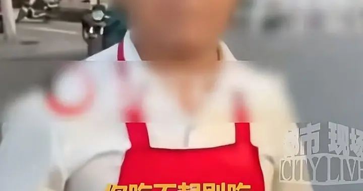中卫麻辣烫店后续！警方介入，店铺被扒，嚣张店主道歉，恐要关门