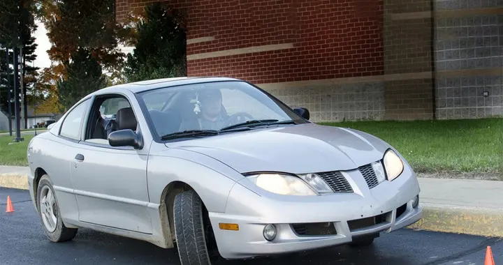 为什么有人乱打方向盘却能回正？靠的是手感吗？