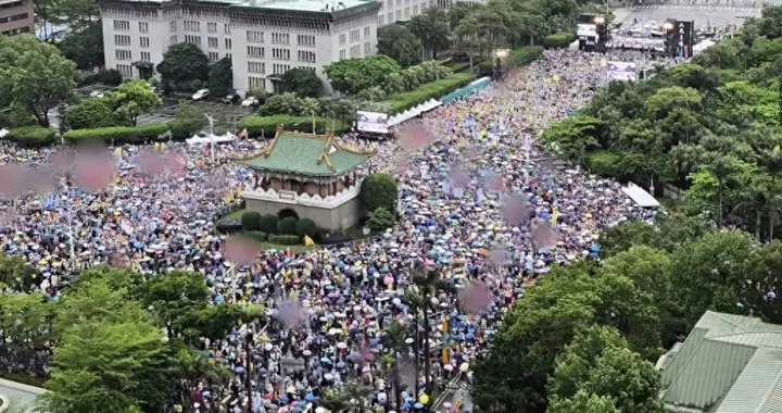 绿营无脑操作，杜勒斯大道还是杜蕾斯大道，台北中山南路被盯上