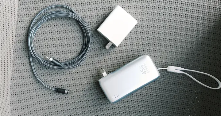 出门充电还在带一堆？倍思超能充Pro实测：一机搞定全场景快充