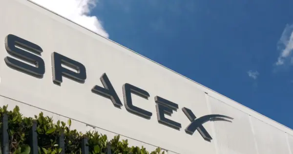 谷歌据称正与SpaceX谈判 计划发射轨道AI数据中心