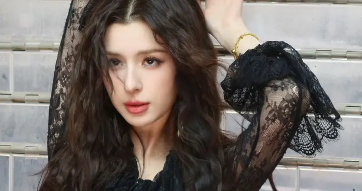 哈妮克孜美貌不重样，一个人演完了甜酷港风温婉剧本！