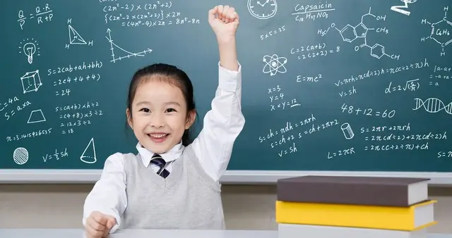 儿科医生私下坦言：脑子天生聪明的孩子，小时候常会有这些小特征