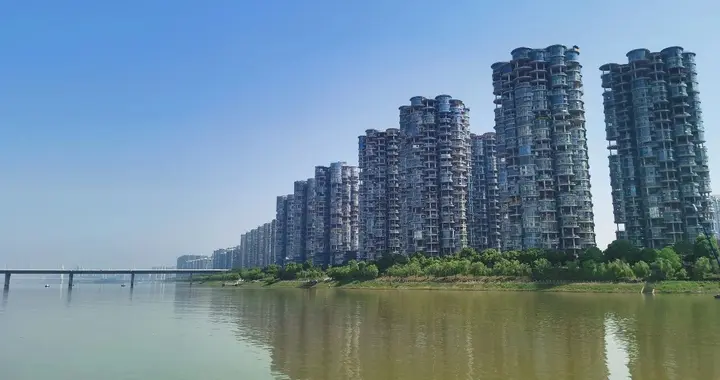 湖南堪比县城的“超级小区”，住10万人经常堵车，外人进去迷路！