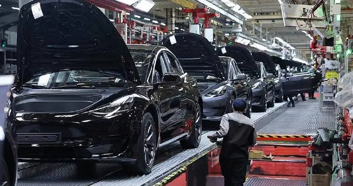 上千人失业！特斯拉急踩刹车，马斯克警告美国，中国已成威胁