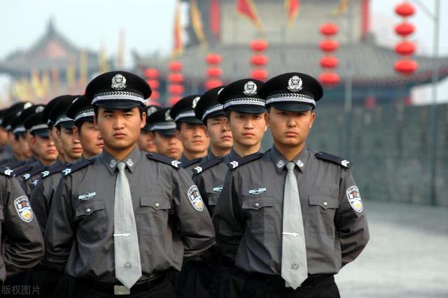 为啥大家都没人想着考警察啊？警察工资高待遇好，报考的人却少
