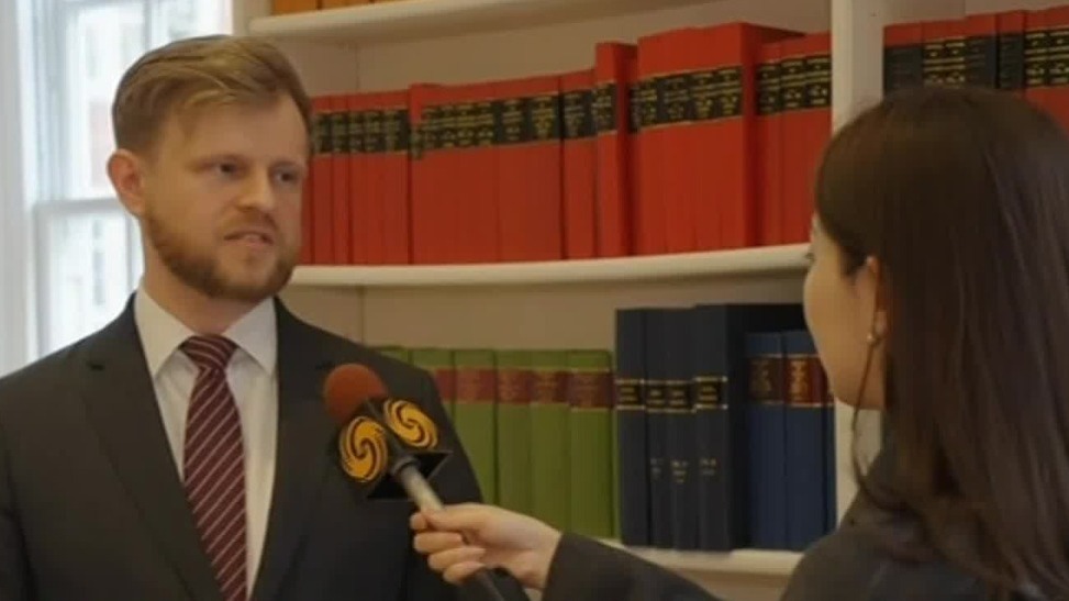 中东冲突推高物价，英国上调最低工资标准