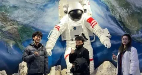 狼尾兄弟：刮腻子一年营收100多万！他们是生活里的“墙艺术家”