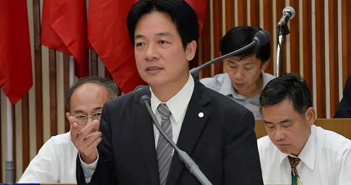 民进党疯了！威胁民众：若发现有大陆身份证，直接销户台湾籍