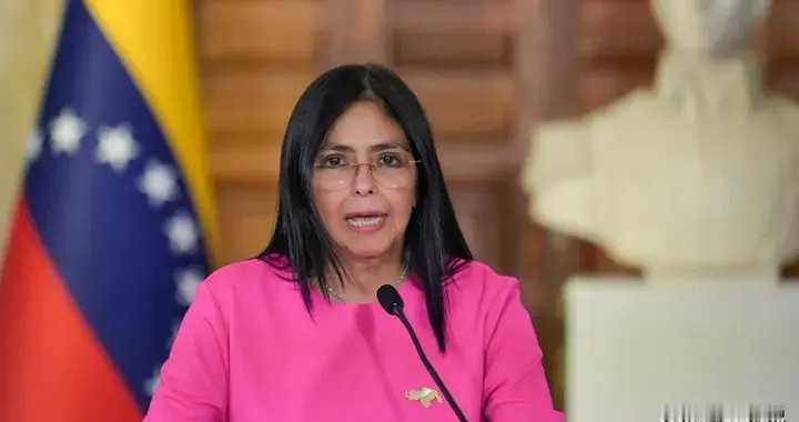 向特朗普摊牌！委代总统撕下面具，亲率几十万大军，决意硬刚美国