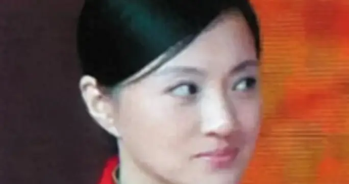 她是冯巩御用老婆，连登五年春晚后精神失常，现在52岁如何了？