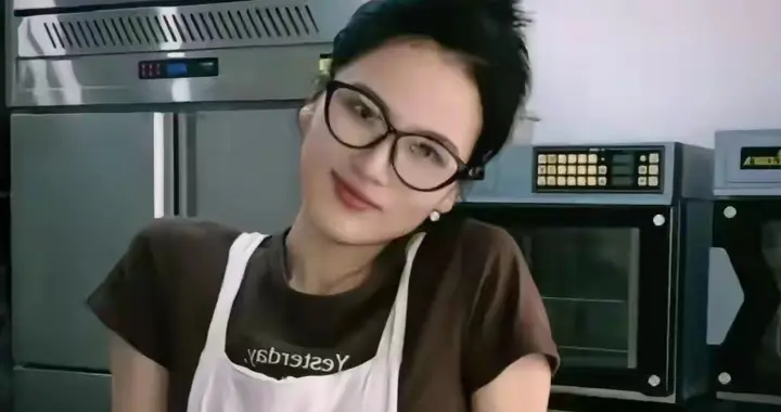 女老板出轨17岁店员 丈夫怒砸店铺索赔87万，聊天记录曝光引爆舆论