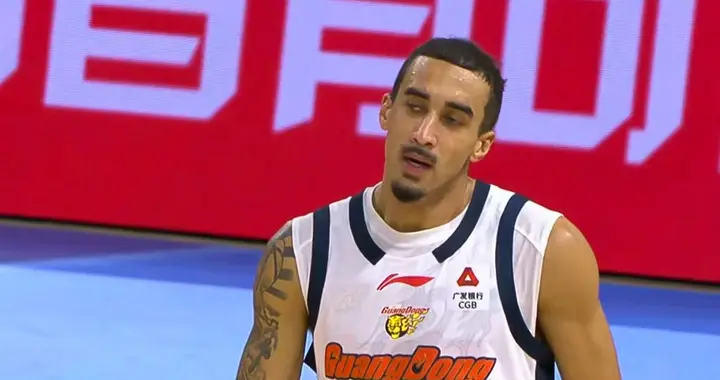 大鱼来了！NBA级1米96锋卫被辽粤晋疯抢，朱芳雨有望签下第五外援