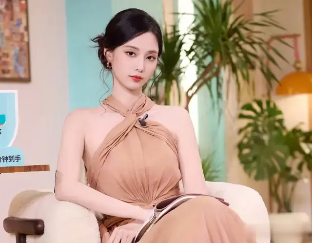 徐艺洋个子高挑，外型十分亮眼