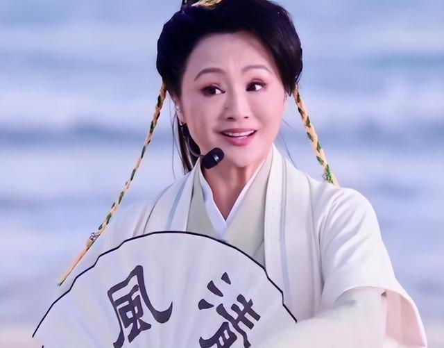 拉踩那英，当众雌竞？曾与李湘争“一姐”的她，被叶童骂上热搜！