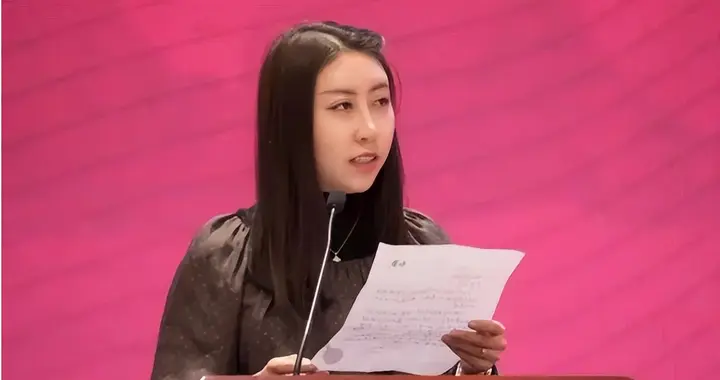 夸赞贾浅浅的学术大咖被网友扒出，孙玉良：皆为谄媚文化的牺牲品