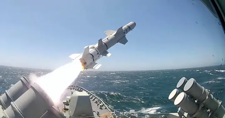 美国彻底破防！全球首款反舰弹道导弹遭中国淘汰：更先进的已量产