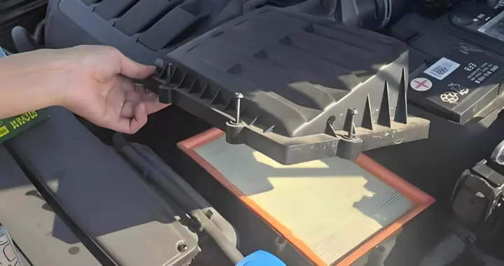 汽车空气滤芯别瞎折腾！更换周期+省钱技巧，新手一看就会