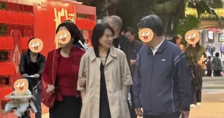年初三偶遇董明珠！在珠海逛唐家古镇，被前呼后拥，新年衣很好看