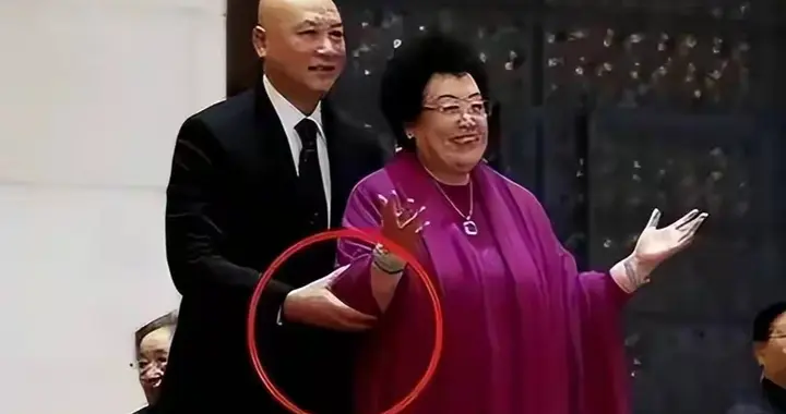 85岁陈丽华去世，迟重瑞2天前还在带货，四条家规一般男人做不到