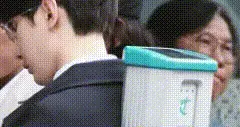 谁懂啊！成毅斯文警官低头摸枪这段，我循环看了一整天了！