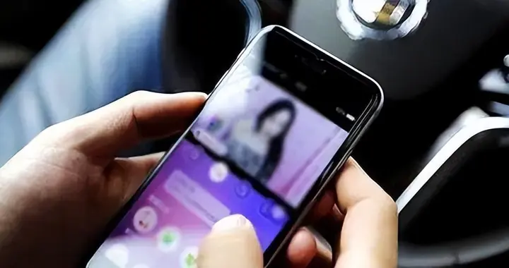 挪用1700万当“榜一大姐”!19岁女儿掏空家族企业，父亲送去自首