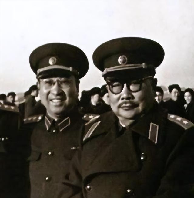 陈赓英年早逝，生死战友李克农怒摔酒杯：陈赓不在，喝酒没味