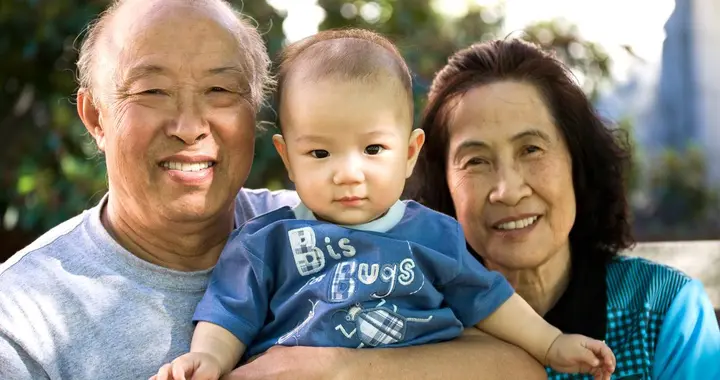 再婚时老伴提出婚前约定：生病各找各的儿女，去世后各找各的原配