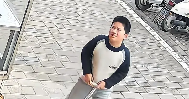 男孩被辣椒卡住喉咙！早餐店阿婆冲向前进行抢救，海姆立克法封神