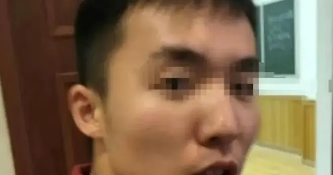 莫斯科留学生披旭日旗被遣返，钧正平人民日报追问还有多少陈某某
