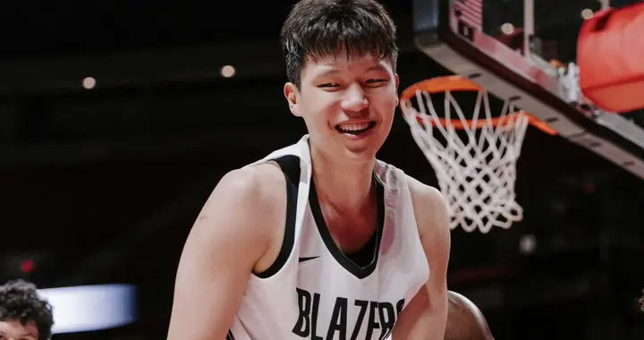 杨瀚森:“我喜欢看那些批评的评论，因为他们想让我打得更好，因为他们希望...