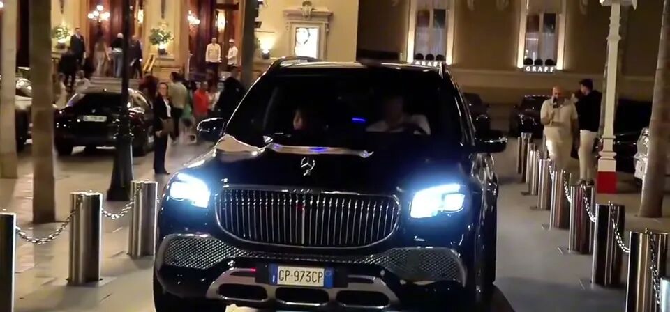 落地300万！试完迈巴赫GLS600才明白：立的不是标，是直不起的腰