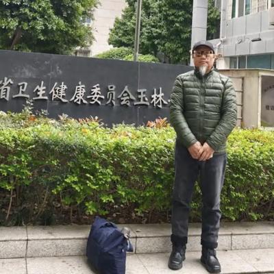 志哥点评：当师傅的道士给弟子交流针灸技术