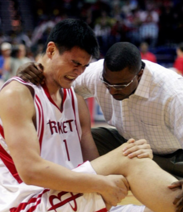 看完这5张照片，你就相信 姚明在NBA6亿薪水是透支身体赚取