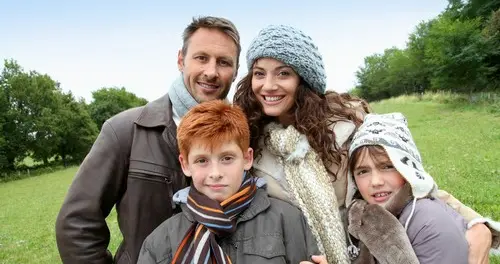 警惕！老人春捂别瞎捂，3 层穿衣法少生病