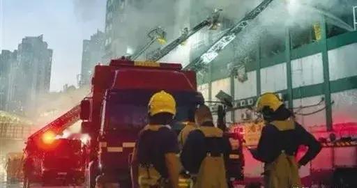 群星祈福暖香江，同胞同心抗灾情