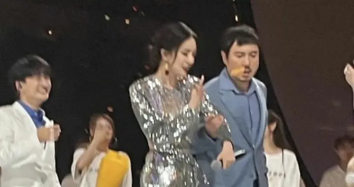 沈腾又双叒叕忘记扶杨幂了！这哥俩的"塑料友情"我能笑一年
