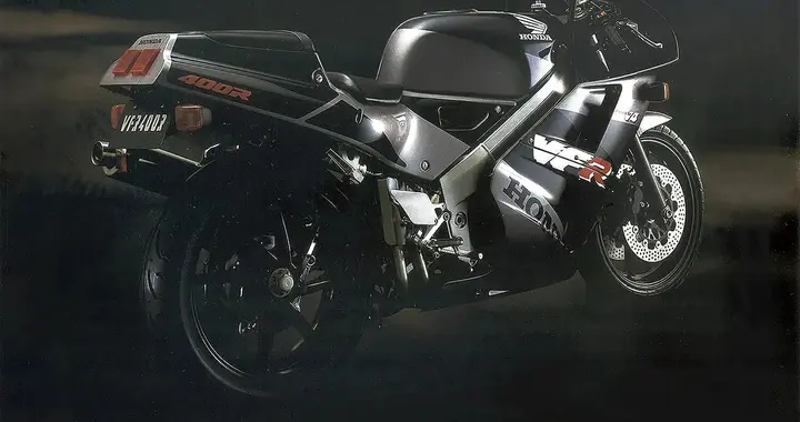 HONDAL:VFR400R款拥有与VFR400R赛车相同的严苛规格释放最强潜力