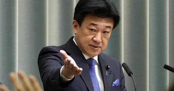 损失2.2万亿后，日高官公开喊话，让中国撤回警告！先让高市道歉