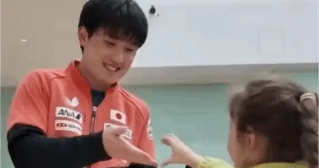 蒙彼利埃冠军赛！张本智和和小朋友互动，还是个暖心的大哥哥呢！
