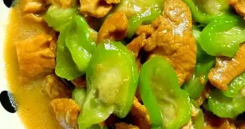 夏日下饭菜：丝瓜炒瘦肉