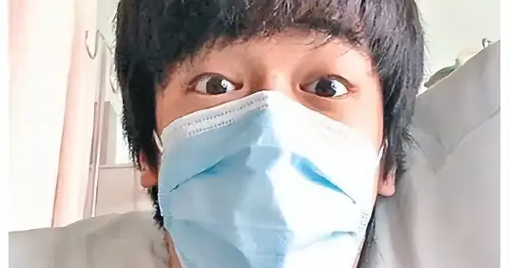 原来他是江华儿子，不做明星做护士，33岁娶青梅竹马皆同学为妻