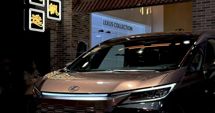 百万级MPV天花板！雷克萨斯LM的豪华程度，连奔驰都得服！